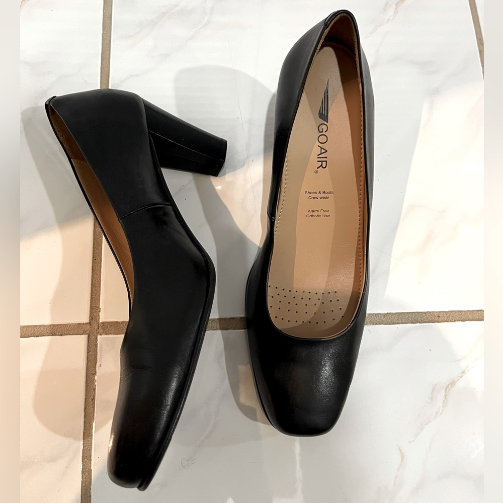 Women’s Black Pumps